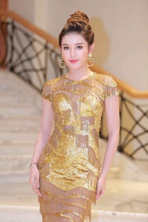 'Choáng' với chiếc váy dát vàng 'nửa kín nửa hở' của Á hậu Huyền My