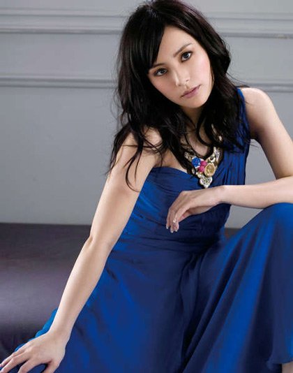 Cận cảnh nhan sắc Chung Hân Đồng sau 8 năm scandal lộ ảnh nóng