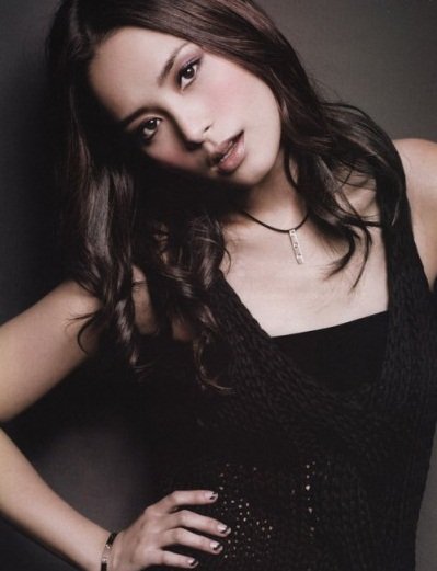 Cận cảnh nhan sắc Chung Hân Đồng sau 8 năm scandal lộ ảnh nóng