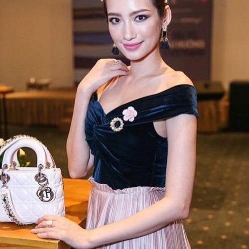 "Đột nhập" tủ đồ hiệu xa xỉ của Hoa hậu Trúc Diễm