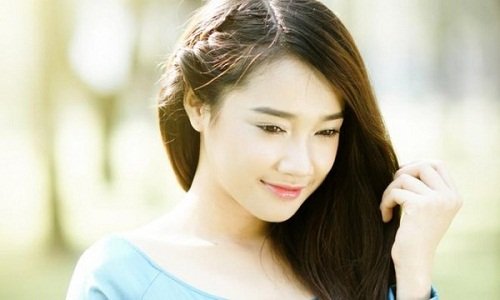 So sánh hình ảnh này không tin Nhã Phương có cằm nhọn, mũi cao