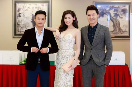 Ngọc Hân, Tú Anh so sắc với đầm cúp xẻ ngực gợi cảm