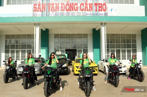 Dàn hot girl đi mô tô khủng quậy tưng bừng chào mừng Quang Hải, Duy Mạnh