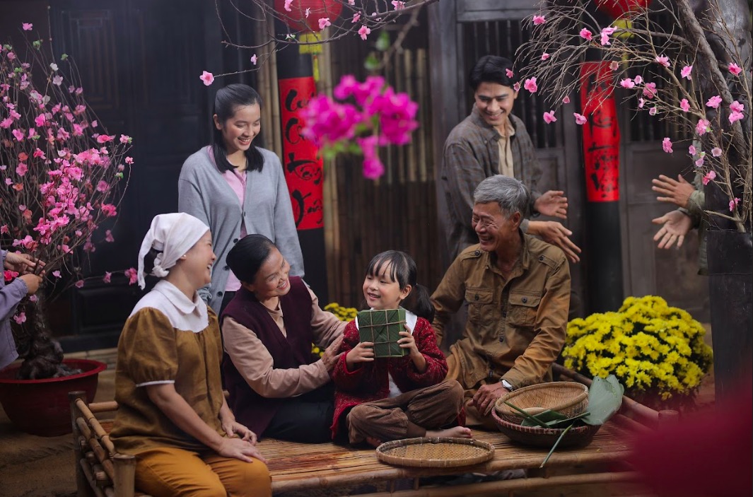 LIFEBUOY Việt Nam ra mắt MV "Cái Tết Giàu" cùng Lương Bích Hữu, Đông Nhi và Bùi Công Nam truyền đi thông điệp "Giàu của mẹ là sức khoẻ của con"