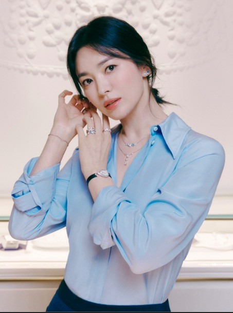 Song Hye Kyo gây chú ý khi diện sơ mi 'không thể đơn giản hơn'