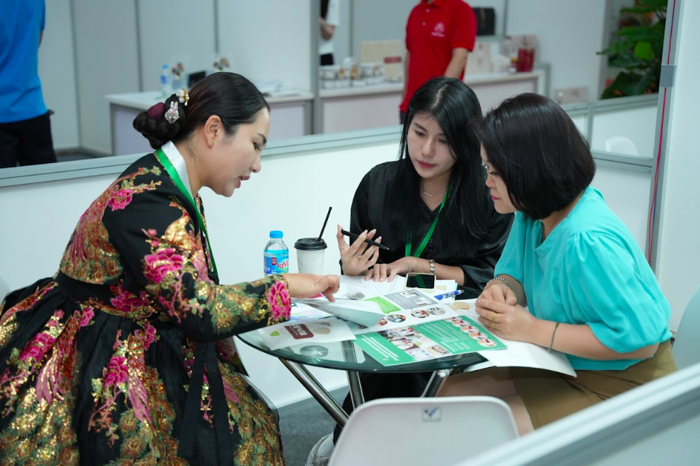 Khai mạc triển lãm Wellness Expo 2024 sống xanh và khỏe mạnh bảo vệ môi trường phát triển bền vững