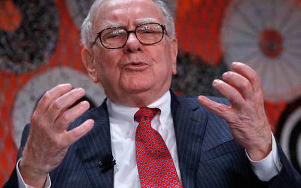 Warren Buffett xuống tiền gom mạnh cổ phiếu dầu khí, bán bớt cổ phiếu ngân hàng